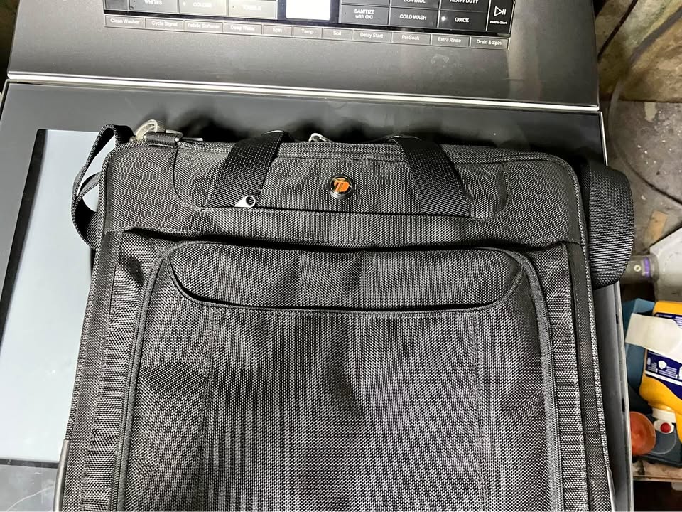 Targus laptop briefcase Great for college Porch pick up