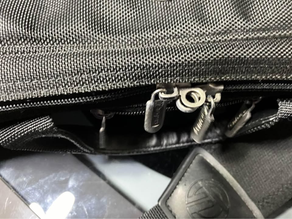 Targus laptop briefcase Great for college Porch pick up - photo 2
