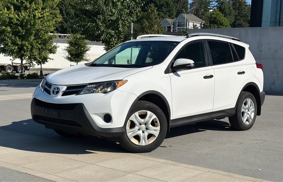 2013 Toyota RAV4 LE - photo 2