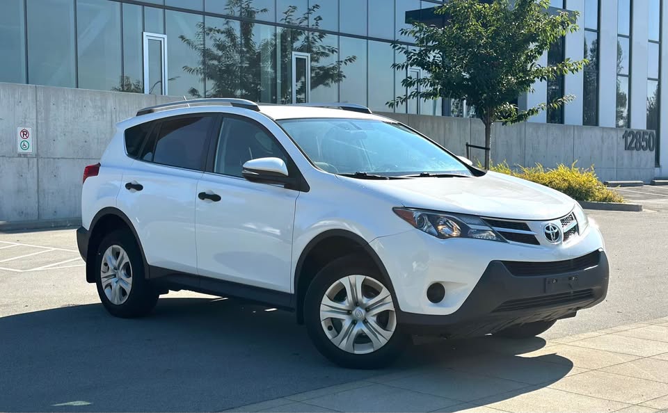 2013 Toyota RAV4 LE - photo 3