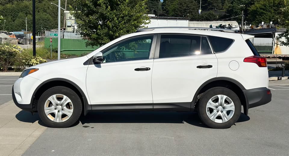 2013 Toyota RAV4 LE - photo 4