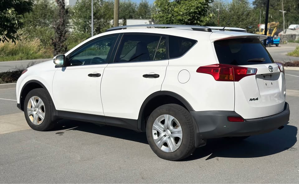 2013 Toyota RAV4 LE - photo 5