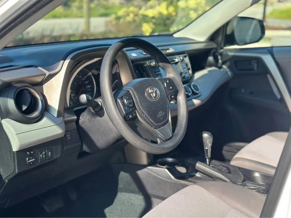 2013 Toyota RAV4 LE image indicator(10)