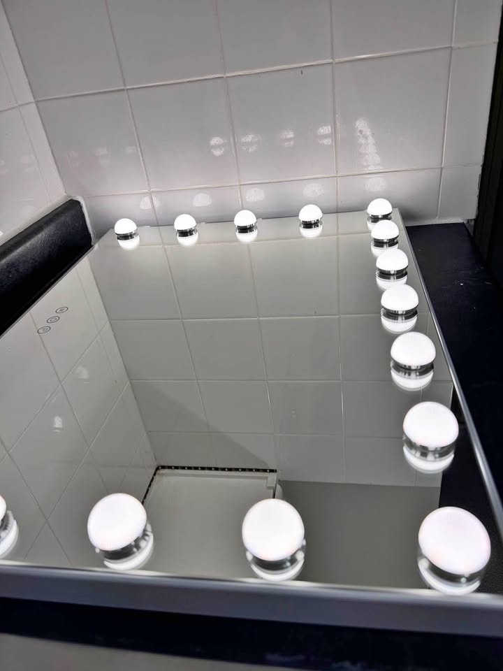 Hansong Large Vanity Mirror with Lights