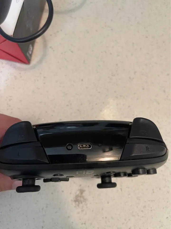Nintendo Switch Pro Controller image indicator(2)