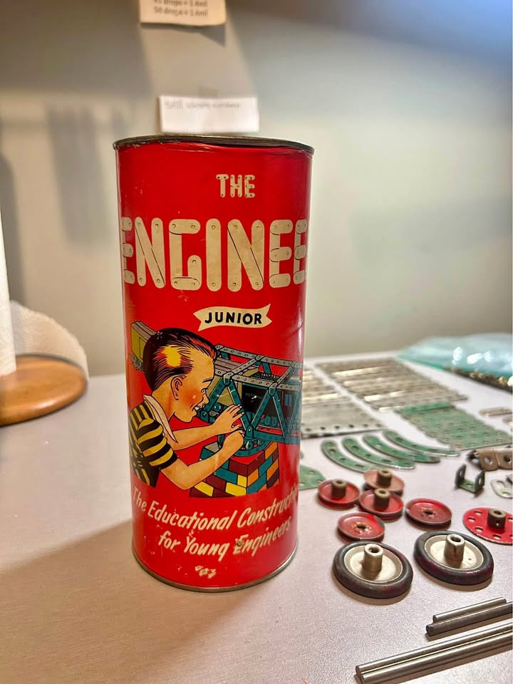 Vintage Engineer Junior Construction Set Toronto Tin