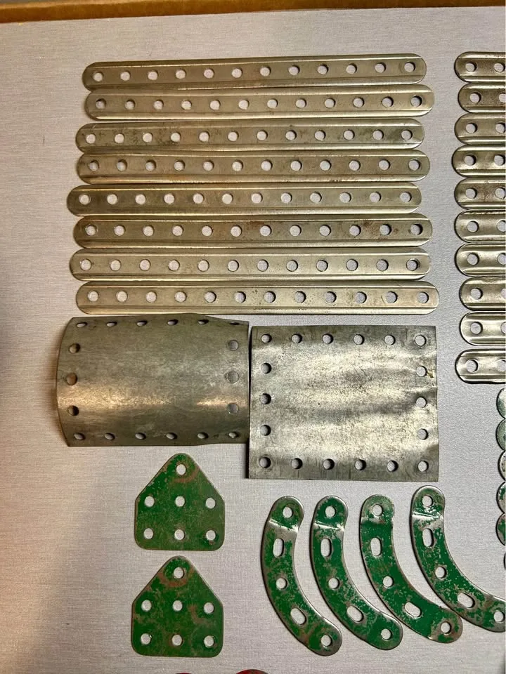 Vintage Engineer Junior Construction Set Toronto Tin image indicator(3)