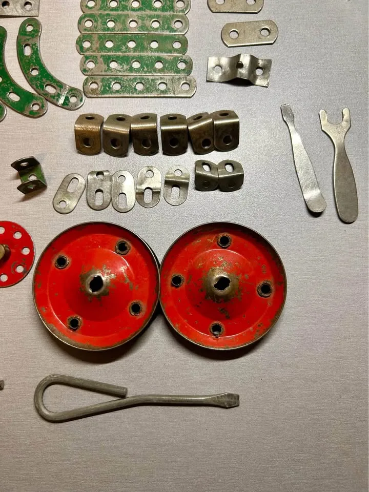 Vintage Engineer Junior Construction Set Toronto Tin image indicator(5)