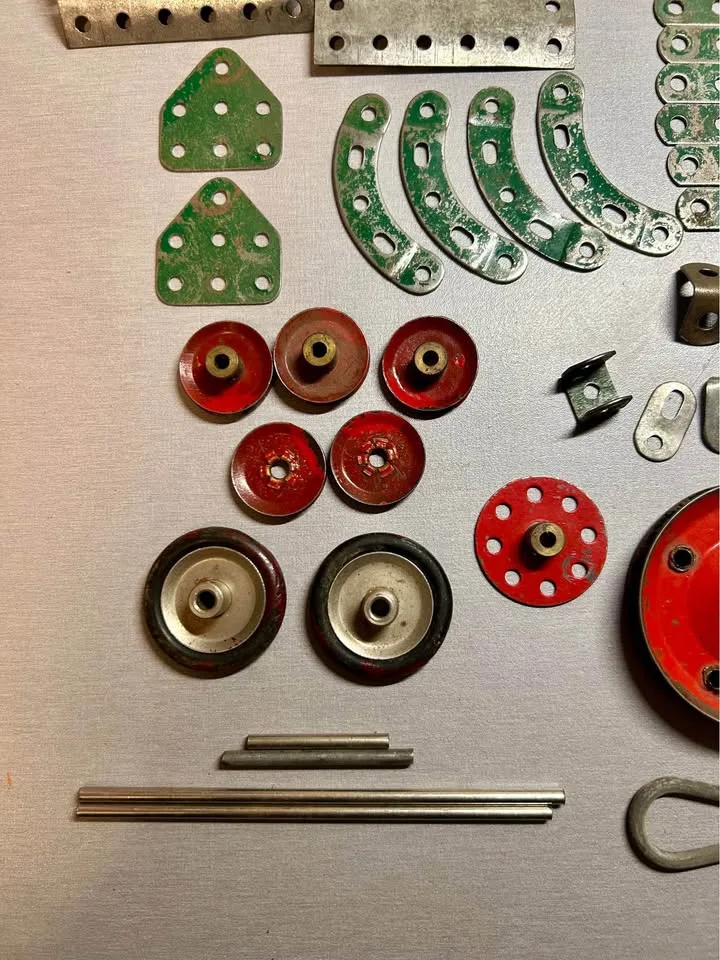 Vintage Engineer Junior Construction Set Toronto Tin image indicator(6)