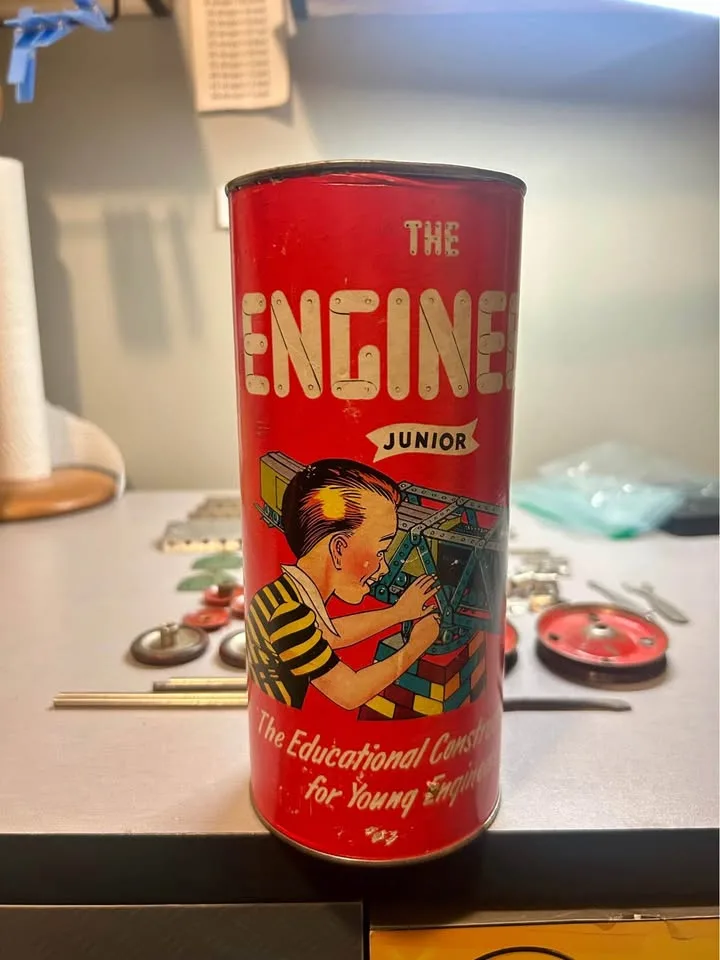 Vintage Engineer Junior Construction Set Toronto Tin image indicator(9)