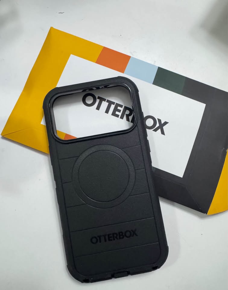Otterbox 17 Pro Max Defender Series Pro - photo 2