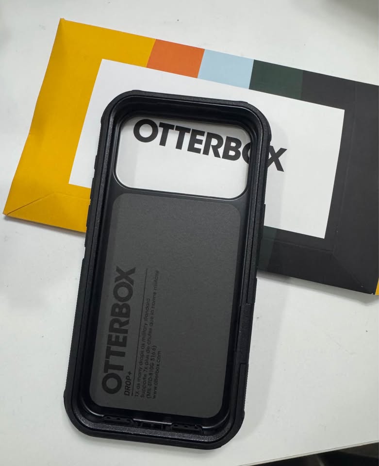 Otterbox 17 Pro Max Defender Series Pro - photo 3