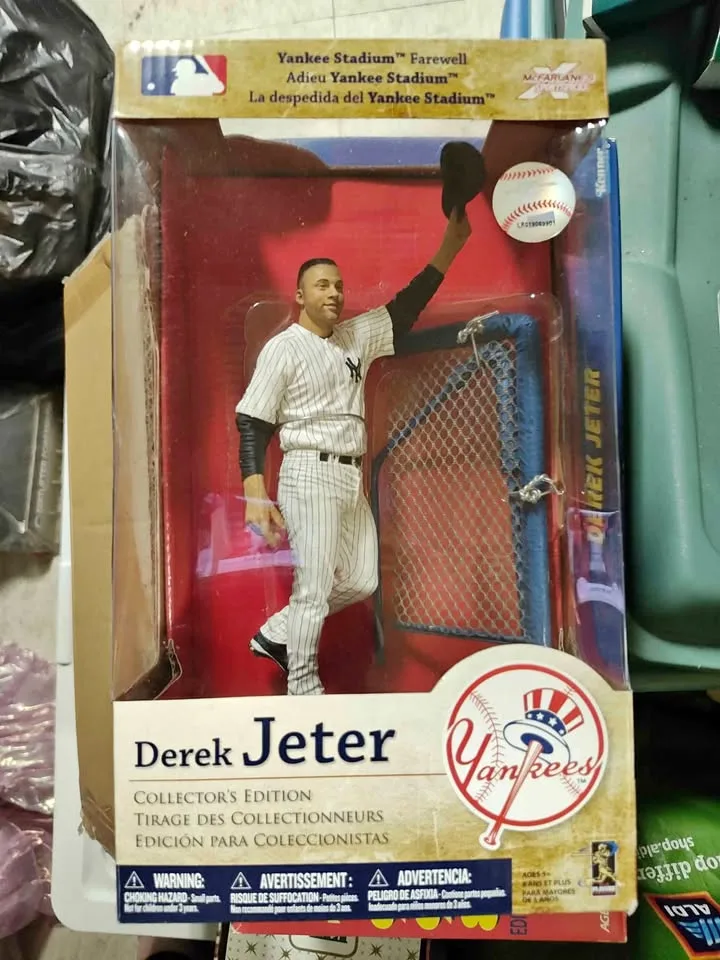 Derek Jeter Figures thumbnail