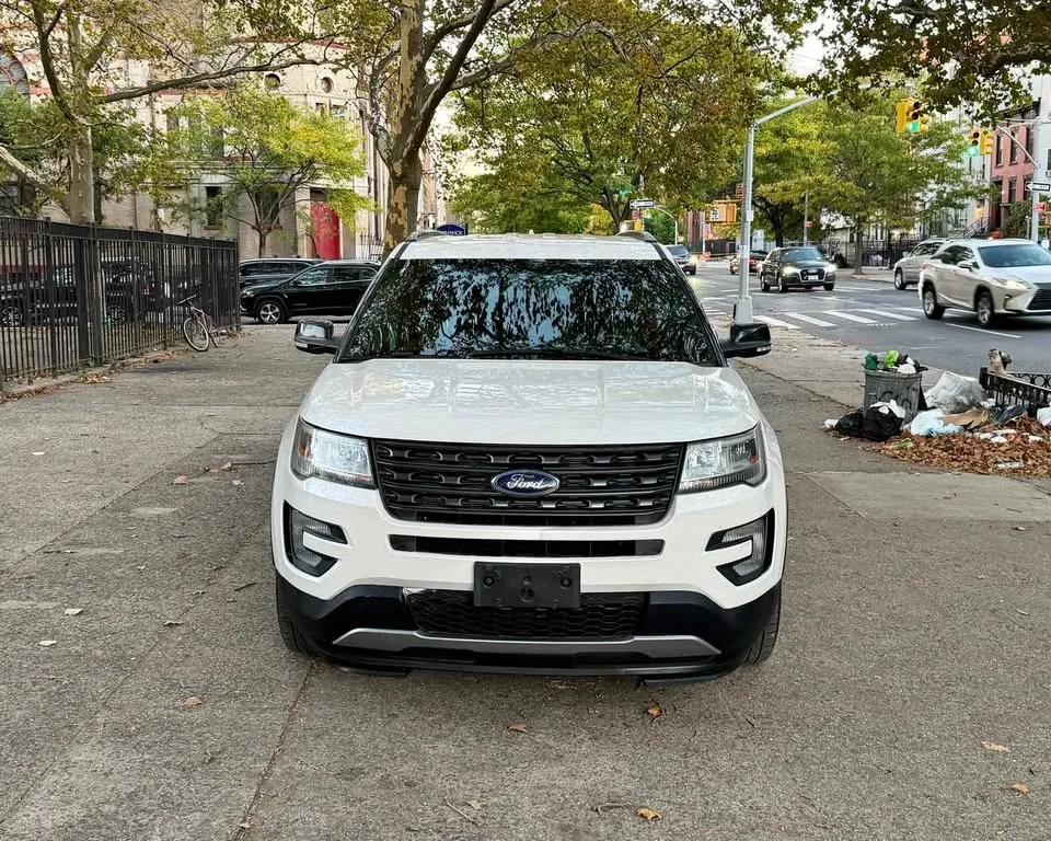 2016 Ford Explorer · XLT Sport Utility 4D image indicator(2)