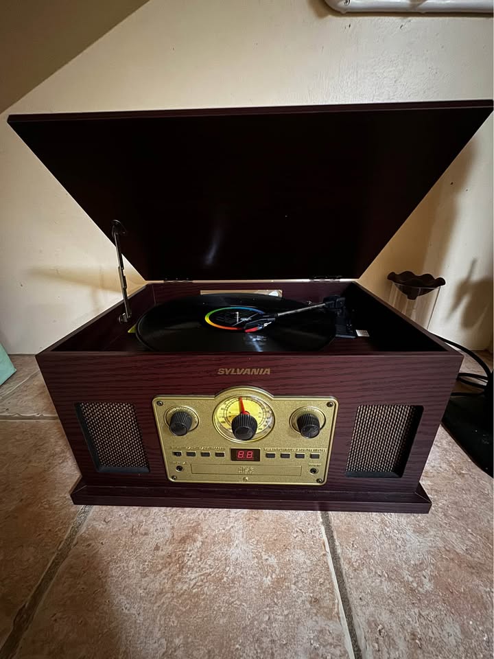 Sylvania Turntable and CD player - photo 2