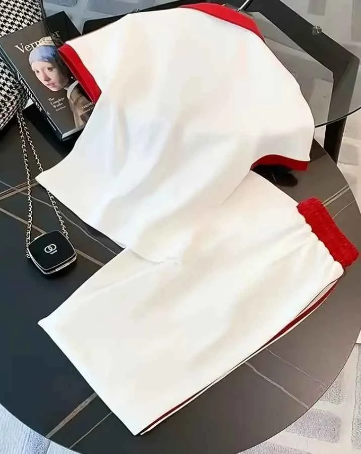 Women sportwears image indicator(2)