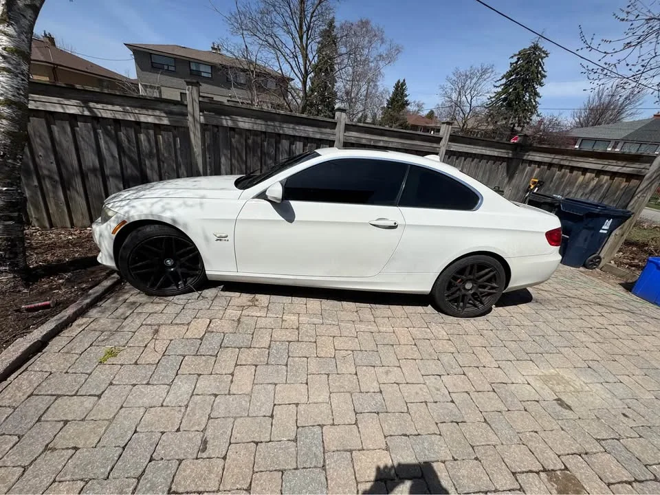 2011 BMW 3 Series image indicator(2)