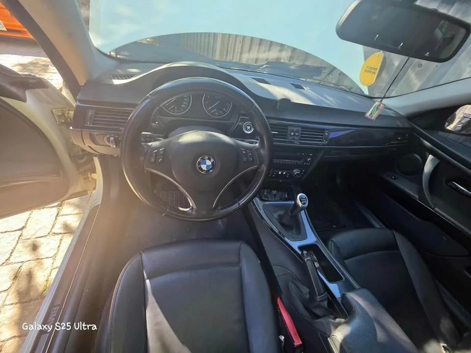 2011 BMW 3 Series image indicator(4)