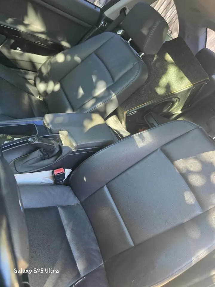 2011 BMW 3 Series image indicator(7)