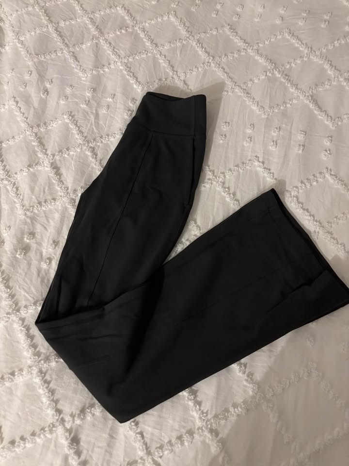 Lululemon flare leggings - photo 2