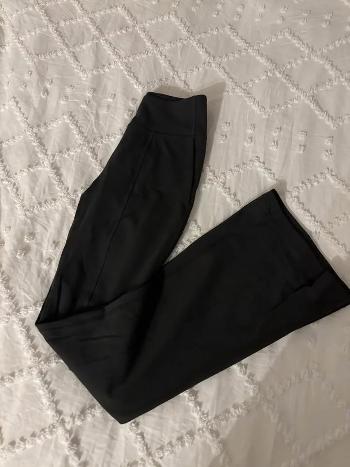 Lululemon flare leggings image indicator(2)