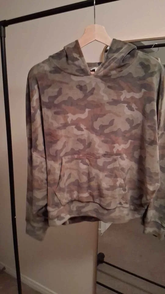 Velvet Camo Hoodie From American Eagle - women's size M image indicator(2)