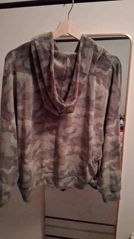 Velvet Camo Hoodie From American Eagle - women's size M image indicator(4)