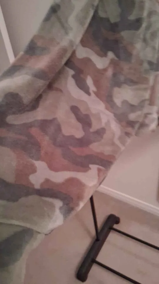 Velvet Camo Hoodie From American Eagle - women's size M image indicator(6)