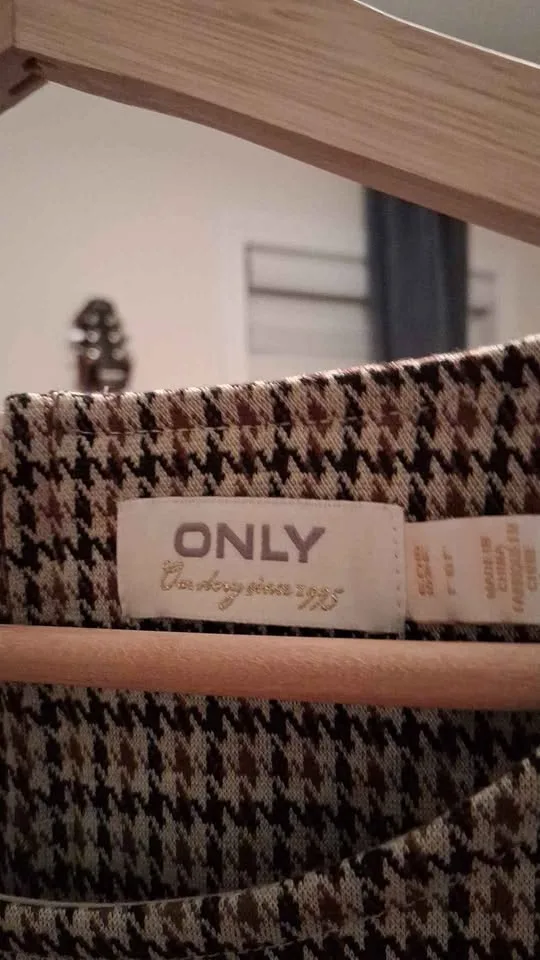 Women's Dress size L Only image indicator(6)