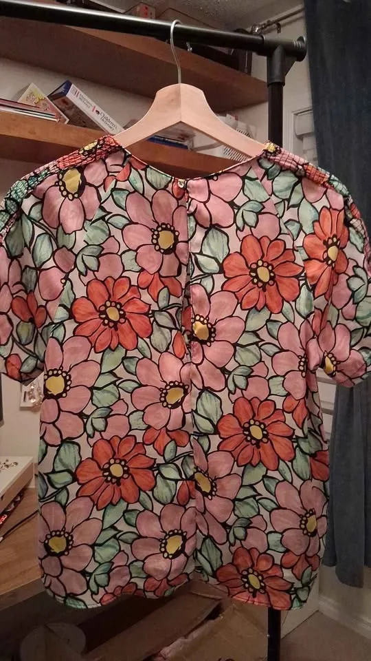 4 Women's top size M all for $20 image indicator(2)