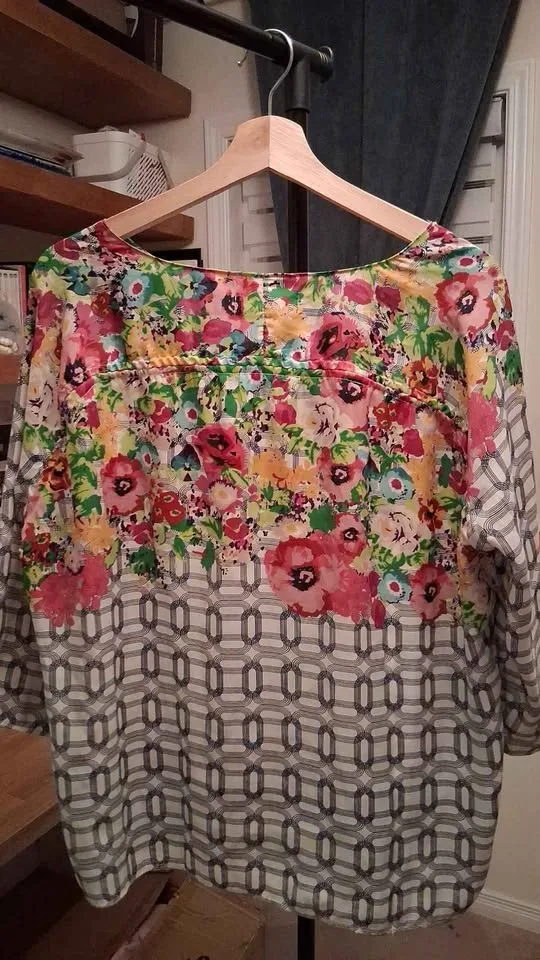 4 Women's top size M all for $20 image indicator(6)