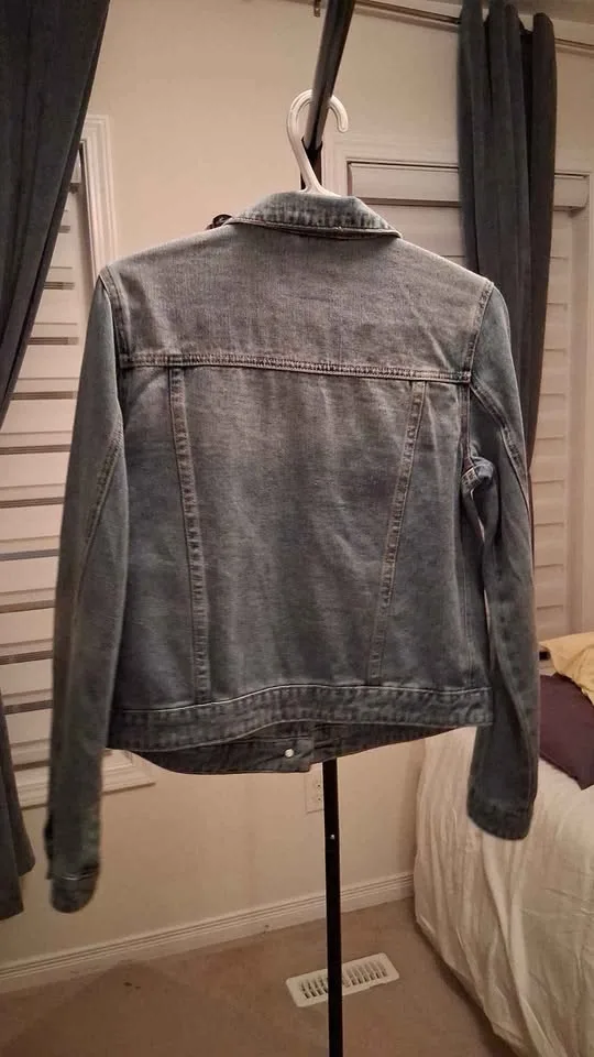 Women's Denim jacket size Xs image indicator(2)