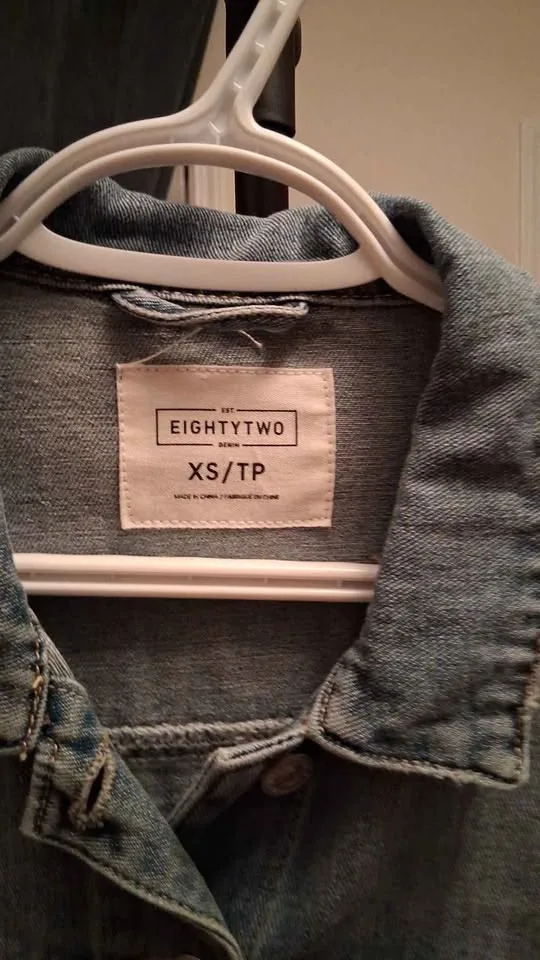 Women's Denim jacket size Xs image indicator(3)