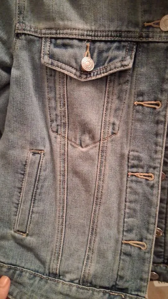 Women's Denim jacket size Xs image indicator(4)
