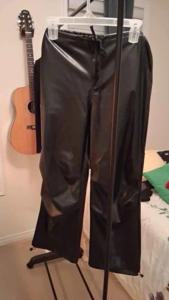 Women's oversize leather pant s to m size image indicator(2)