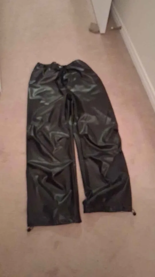 Women's oversize leather pant s to m size image indicator(5)