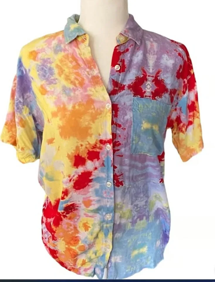 Women's t-shirt $5 size S and White Top Size Xl Reitman's $10 image indicator(2)