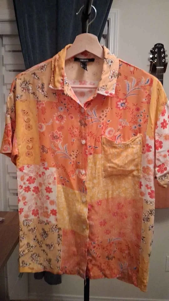 Women's t-shirt $5 size S and White Top Size Xl Reitman's $10 image indicator(3)