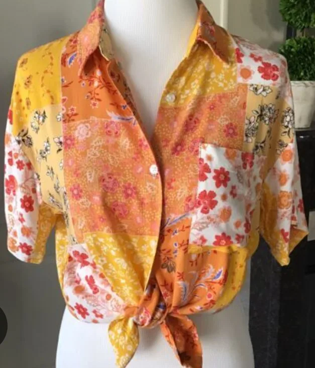 Women's t-shirt $5 size S and White Top Size Xl Reitman's $10 image indicator(4)