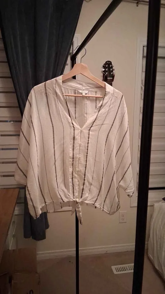 Women's t-shirt $5 size S and White Top Size Xl Reitman's $10 image indicator(6)
