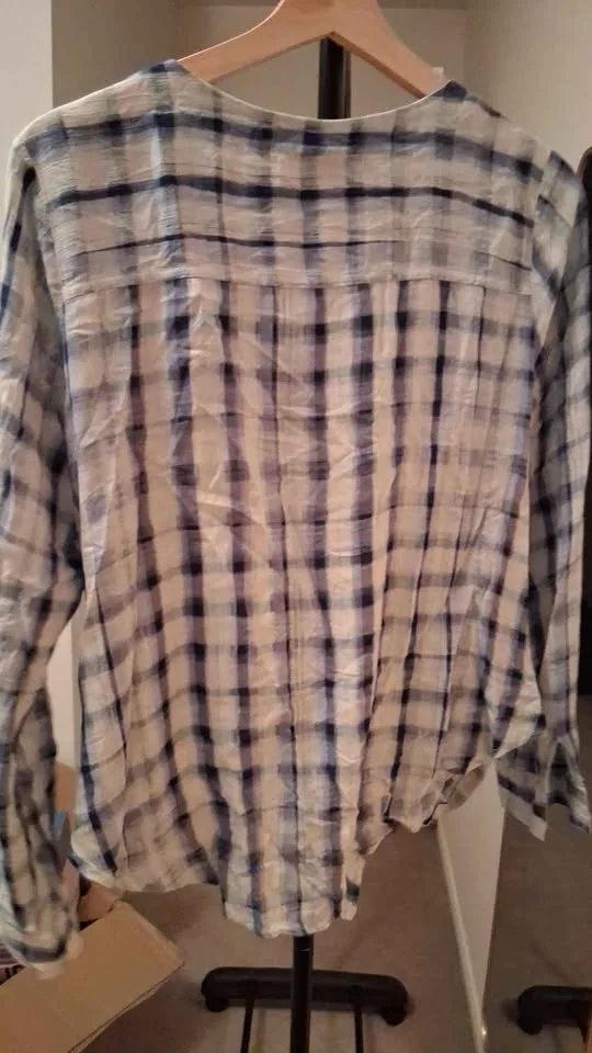 Women's t-shirt $5 size S and White Top Size Xl Reitman's $10 image indicator(9)