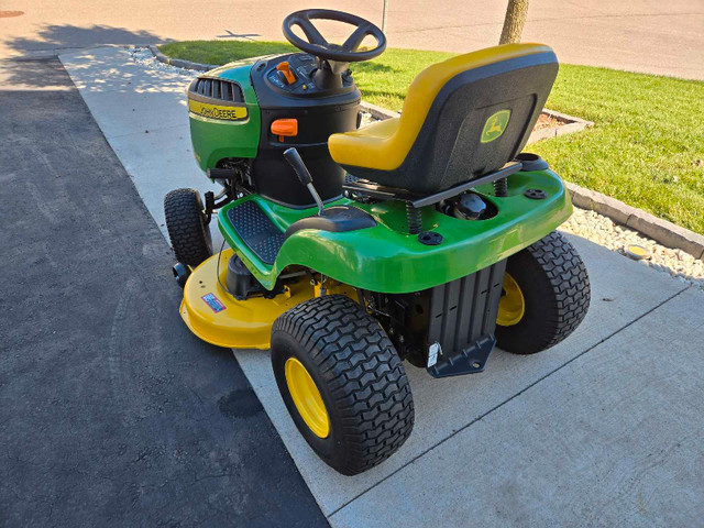 John Deere Lawn Tractor - photo 3
