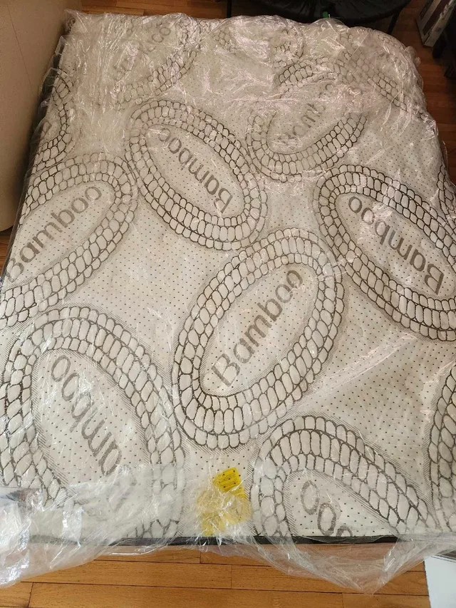Queen mattress. Almost new thumbnail