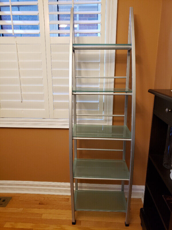 Display unit with 5 thick glass shelves.obo