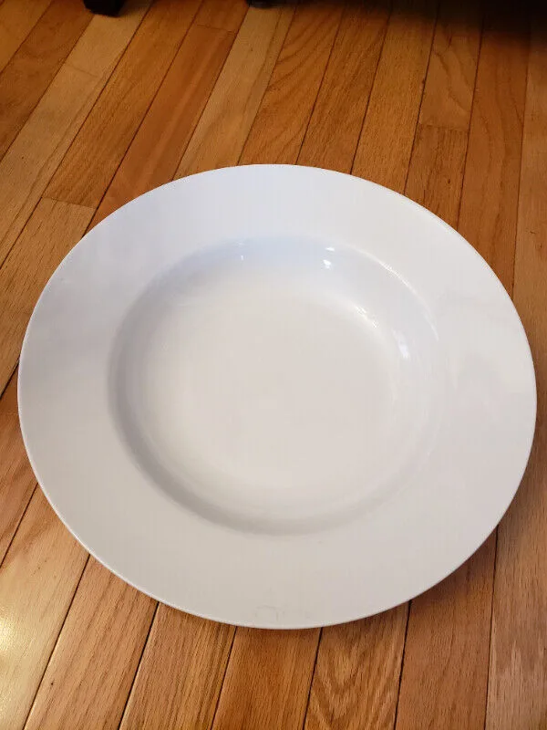Porcelain pasta dish and decorative bowl thumbnail