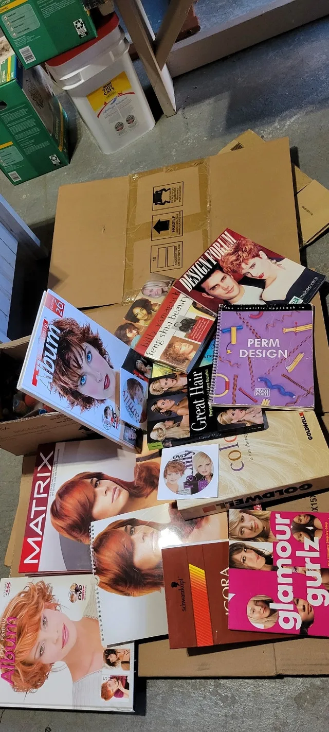 Hairstylist books and Matrix color chart image indicator(3)