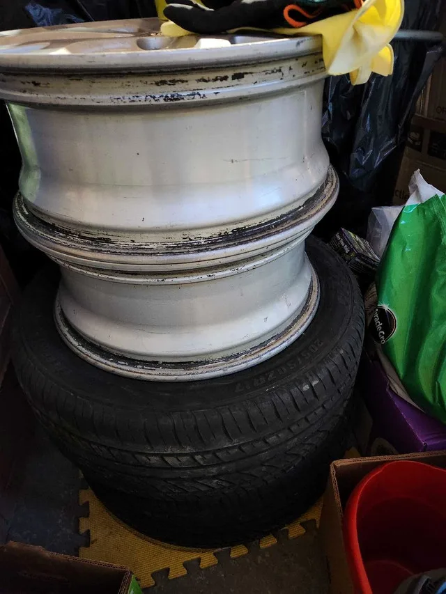 Mazda 5 original rims (5 dr) 205 R 17 image indicator(2)