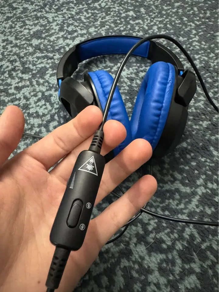 Turtle beach recon gaming headset with mic image indicator(2)