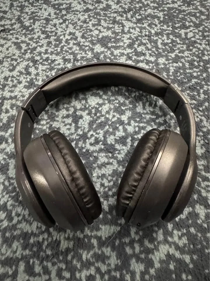 Brookstone wireless Bluetooth headphones image indicator(5)