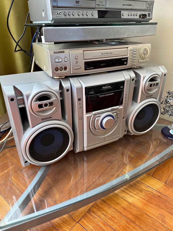 Panasonic 5 CD changer stereo system great condition